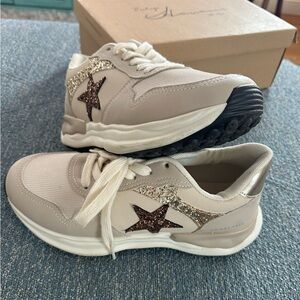 Vintage Havana Beige and Gold Star Sneakers